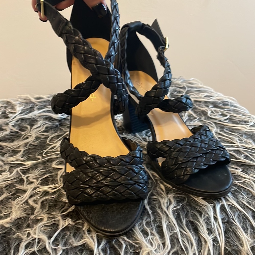 Heels - Picture 2 of 3